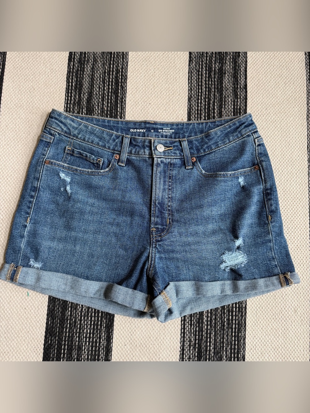 Old Navy Women's High-Rise OG Straight Secret Smooth Pockets Jeans Short Size 12